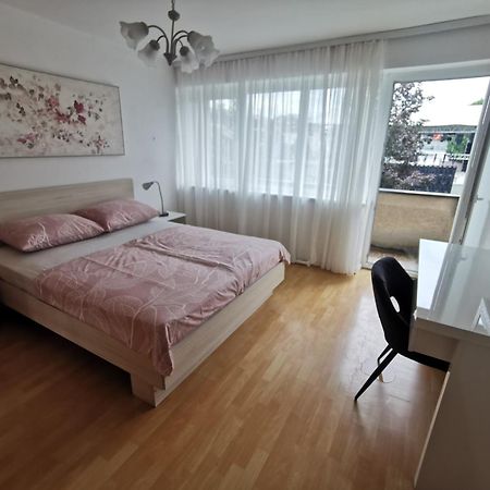 Apartment Tonio - Right On The Main Square Gospic Exterior photo