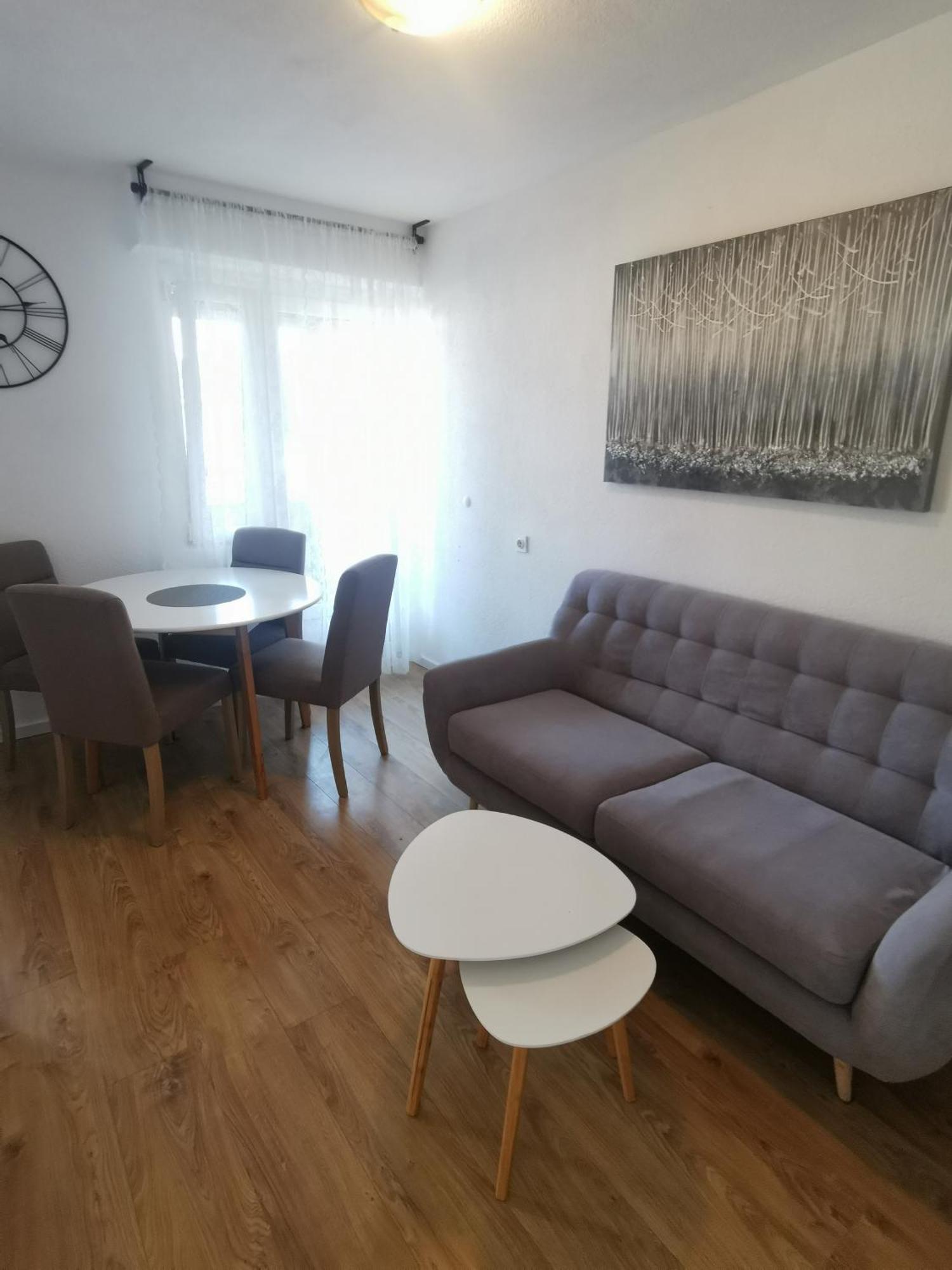 Apartment Tonio - Right On The Main Square Gospic Exterior photo